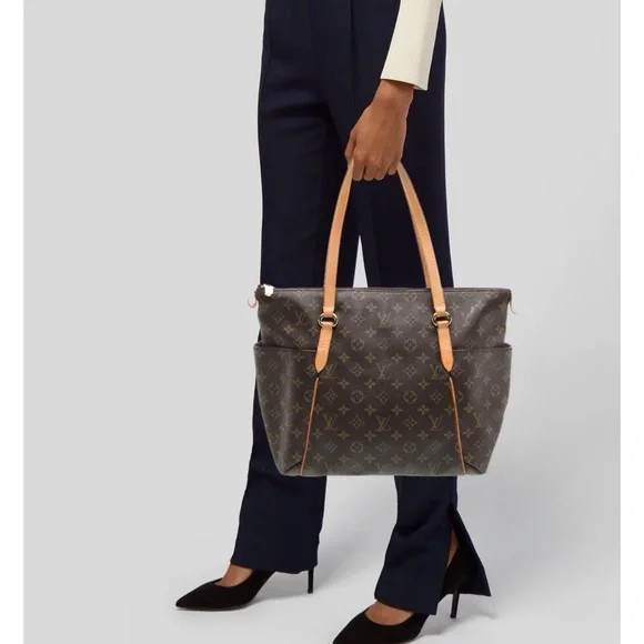 Louis Vuitton Monogram Canvas Totally MM Tote - Picture 8 of 9